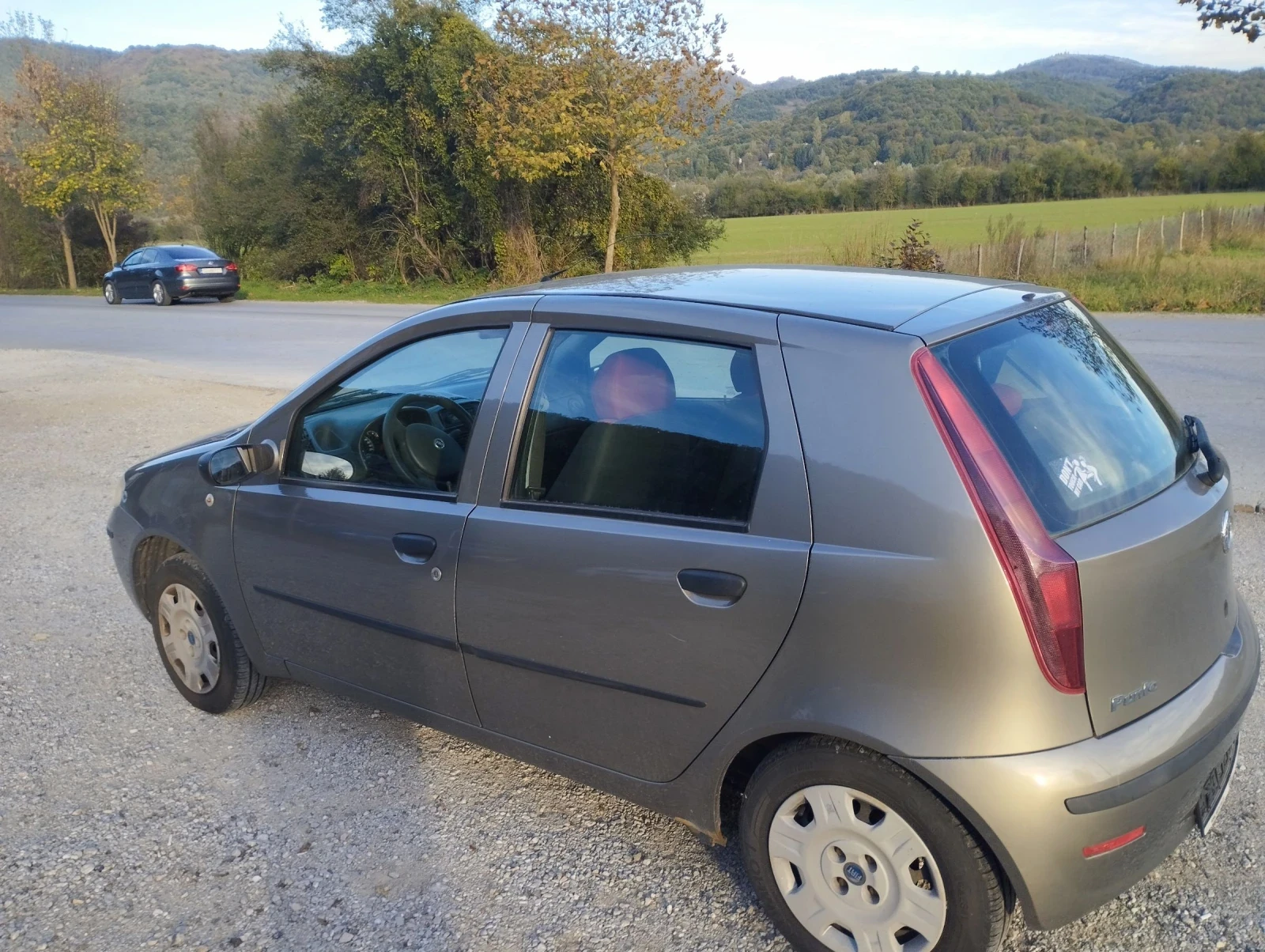 Fiat Punto 1.3i klimatik Euro 4 - изображение 8