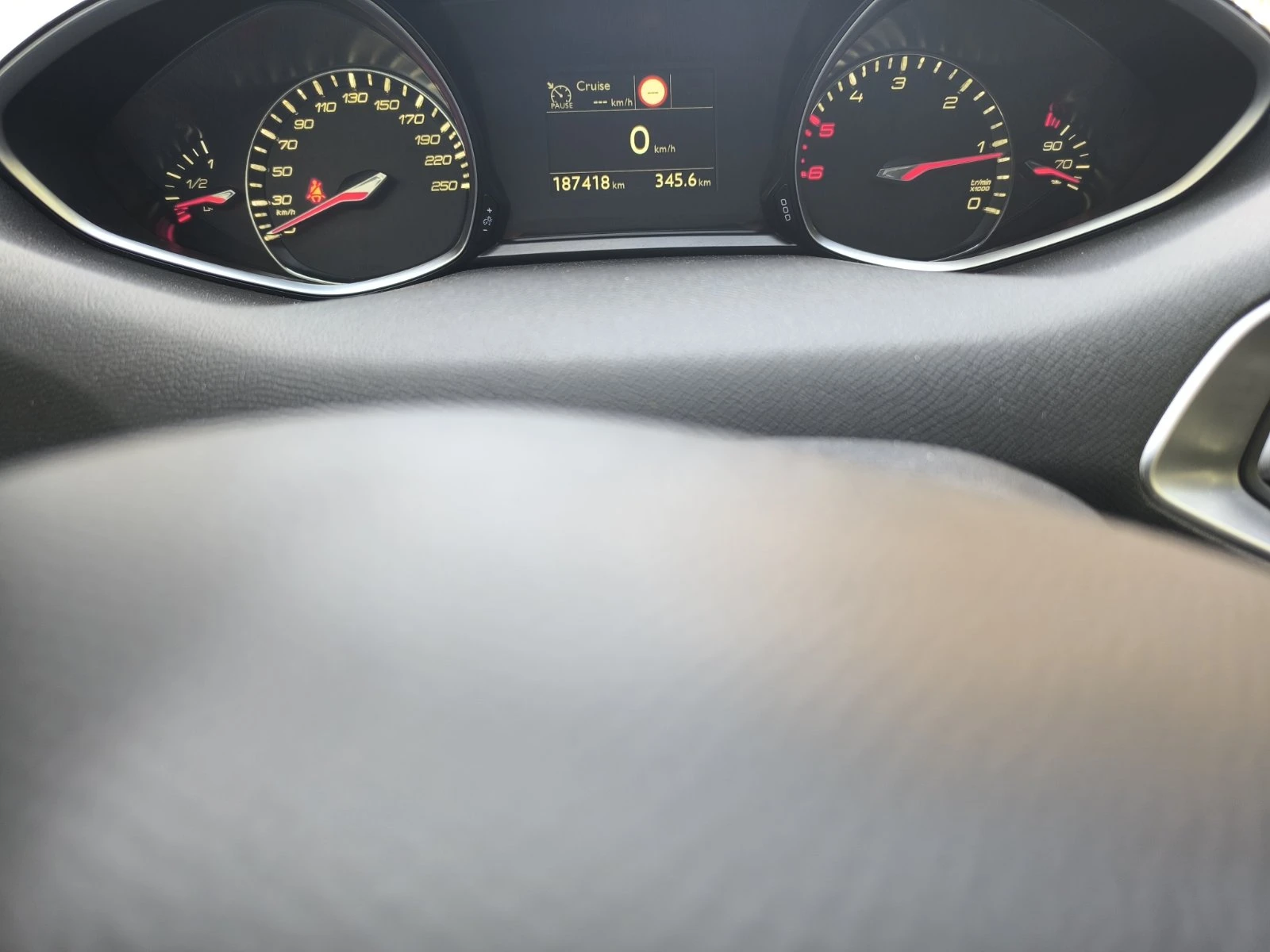Peugeot 308  Blue-HDi Active Business - изображение 6