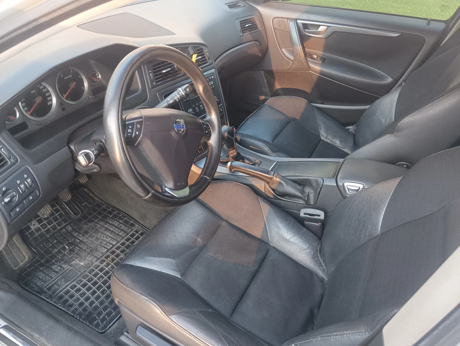 Volvo S60 D5 - изображение 8