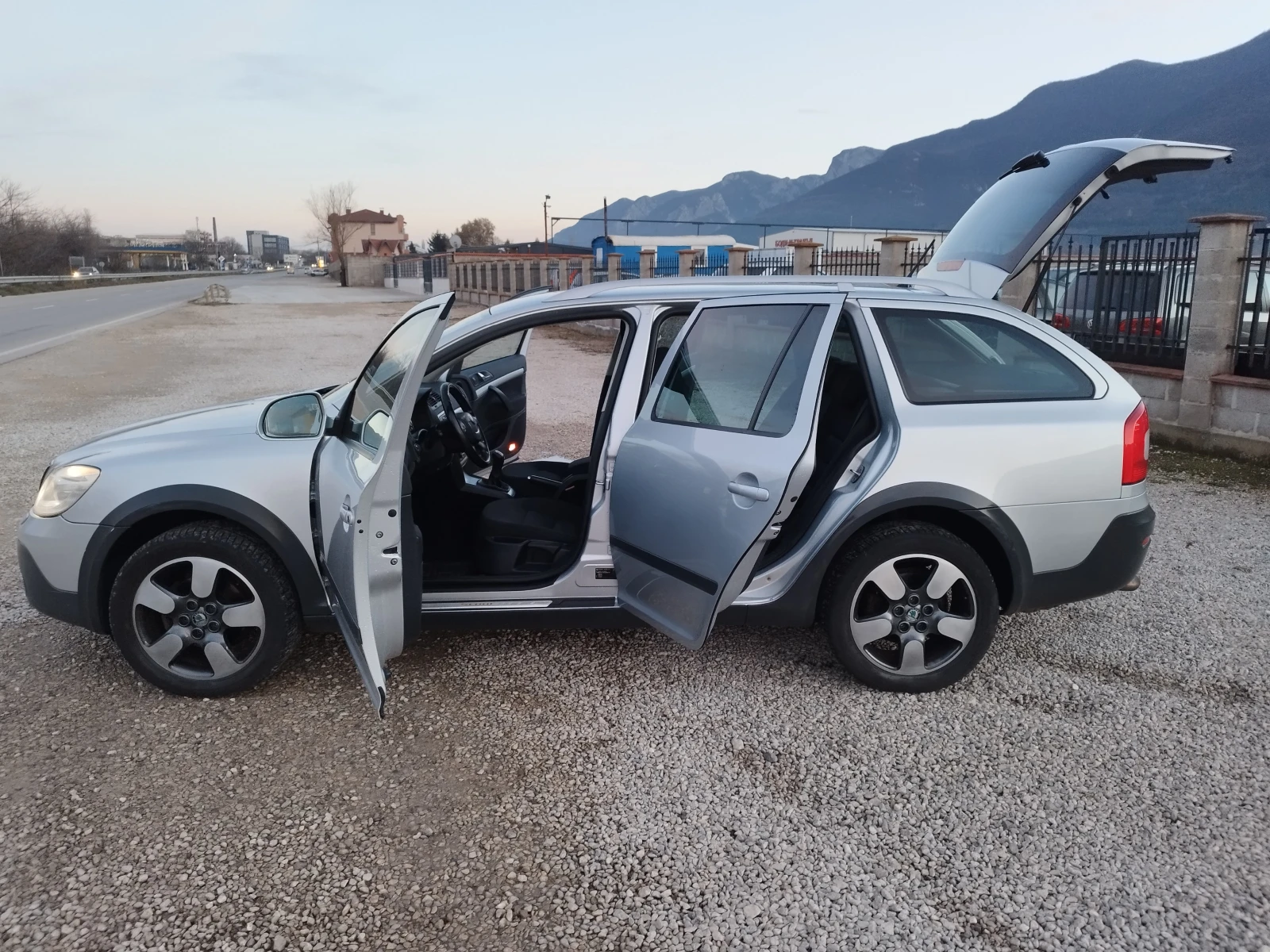 Skoda Octavia 2.0 TDI 140 SKOUT - изображение 9