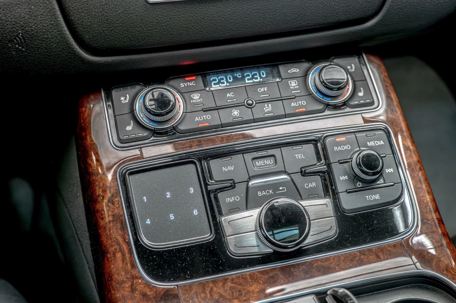 Audi A8 4.2FSI/Quattro/Distronic/Lane Assist/Камера/Bose/S, снимка 11 - Автомобили и джипове - 53788663