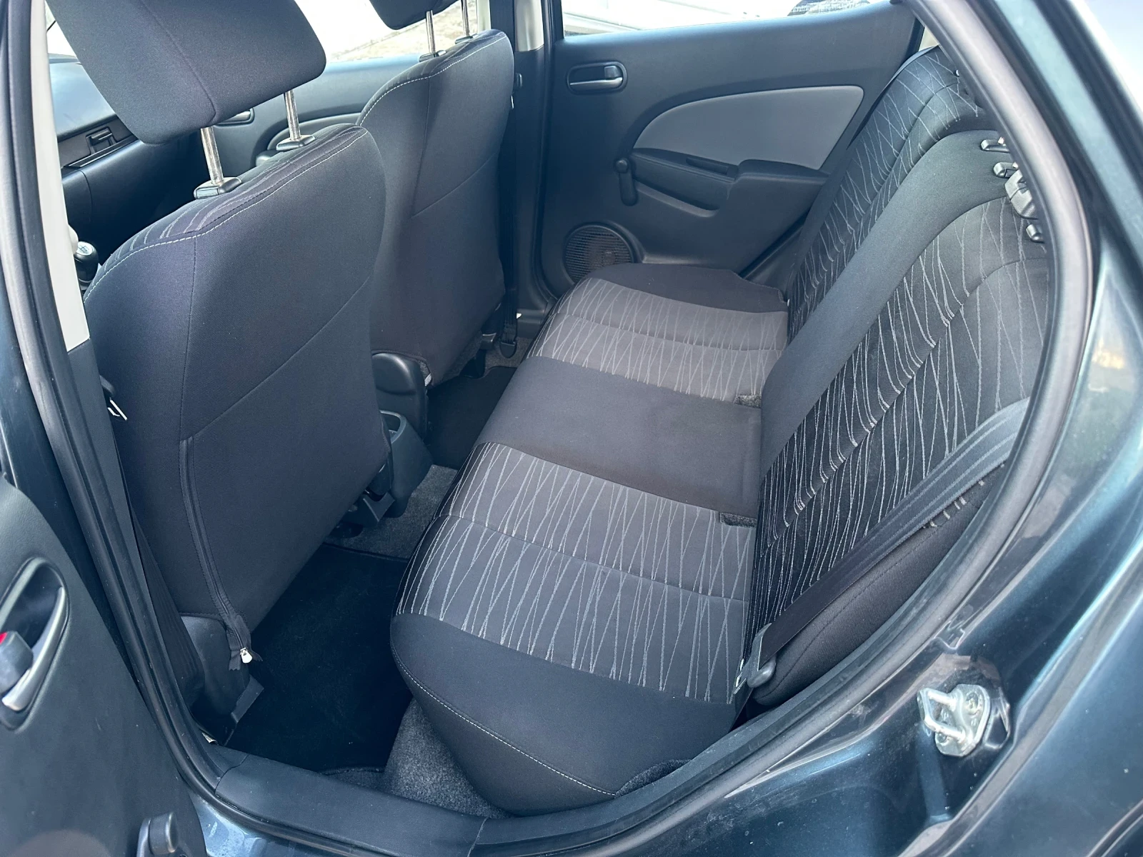 Mazda 2, снимка 11 - Автомобили и джипове - 53803426