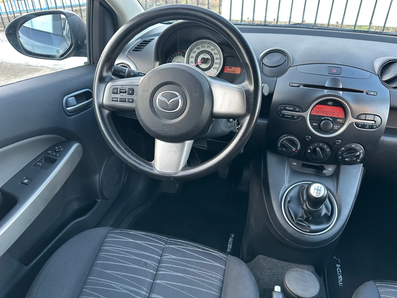 Mazda 2, снимка 8 - Автомобили и джипове - 53803426