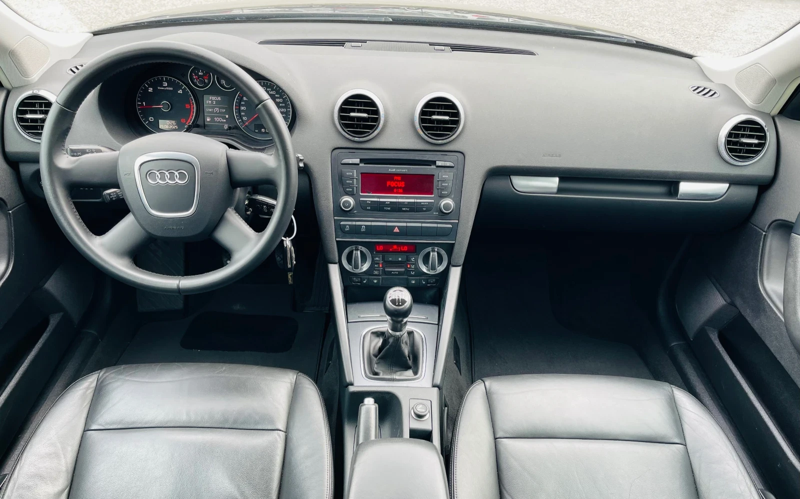 Audi A3 1.6 TDI * Кожа* Сервизна история* Реални км* , снимка 10 - Автомобили и джипове - 54039220