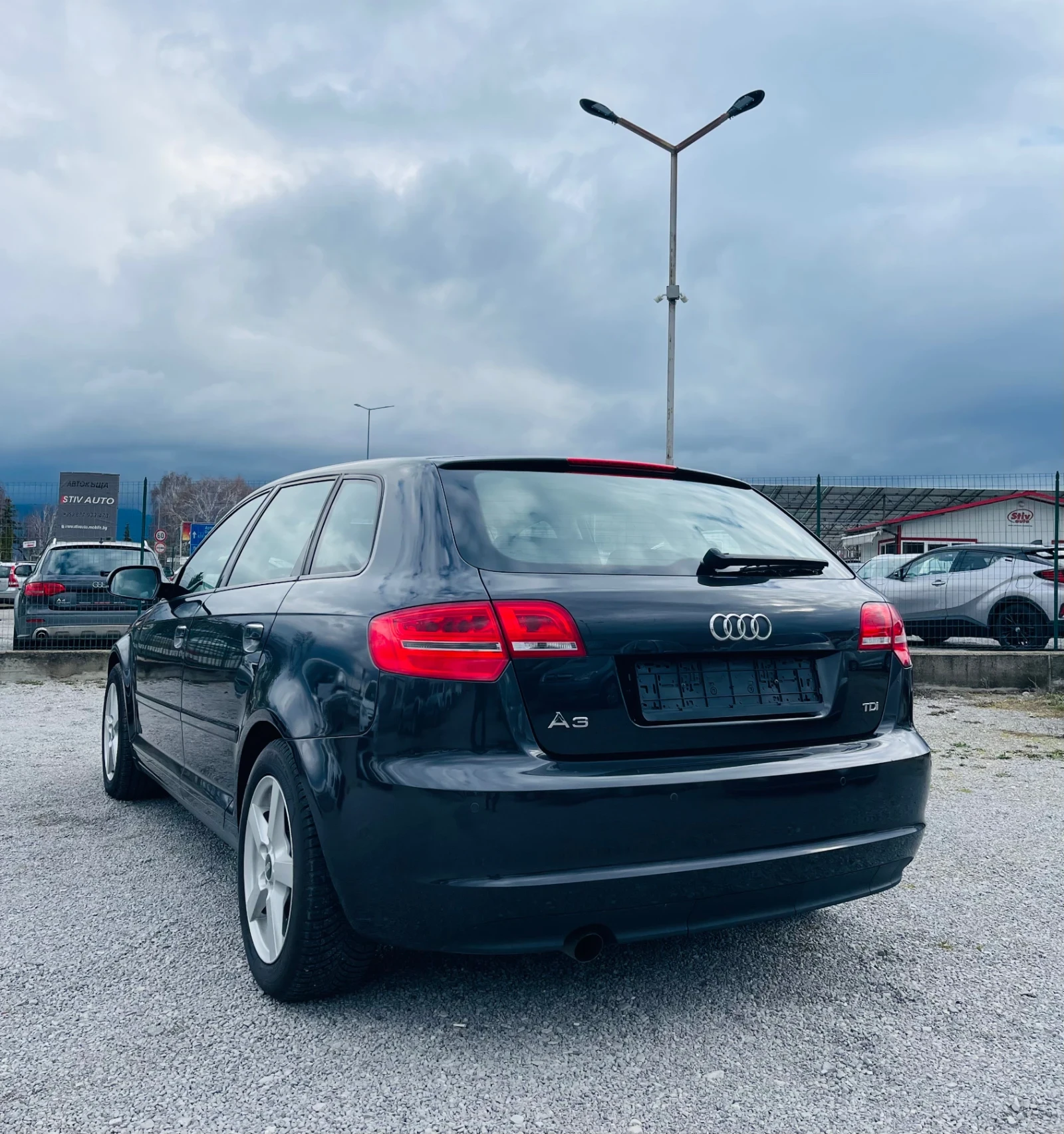 Audi A3 1.6 TDI * Кожа* Сервизна история* Реални км* , снимка 7 - Автомобили и джипове - 54039220