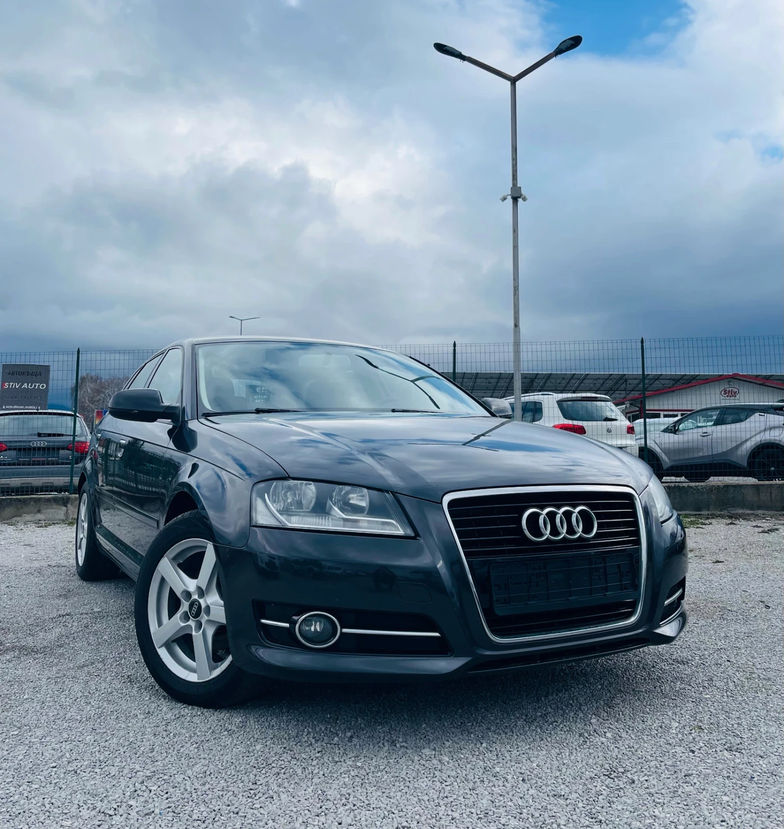 Audi A3 1.6 TDI * Кожа* Сервизна история* Реални км* , снимка 3 - Автомобили и джипове - 54039220