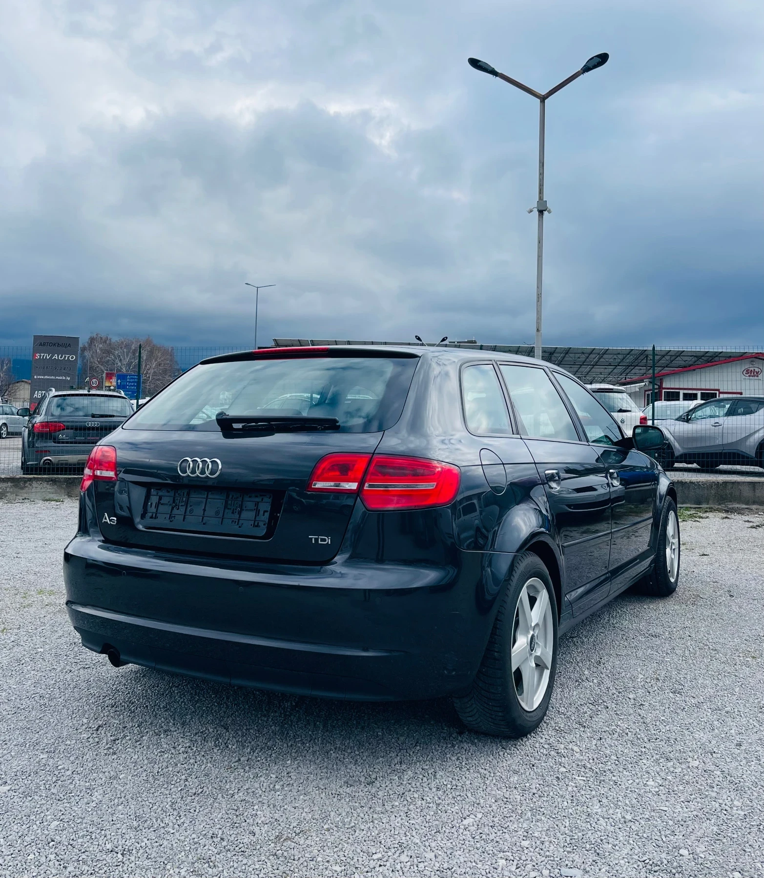 Audi A3 1.6 TDI * Кожа* Сервизна история* Реални км* , снимка 5 - Автомобили и джипове - 54039220