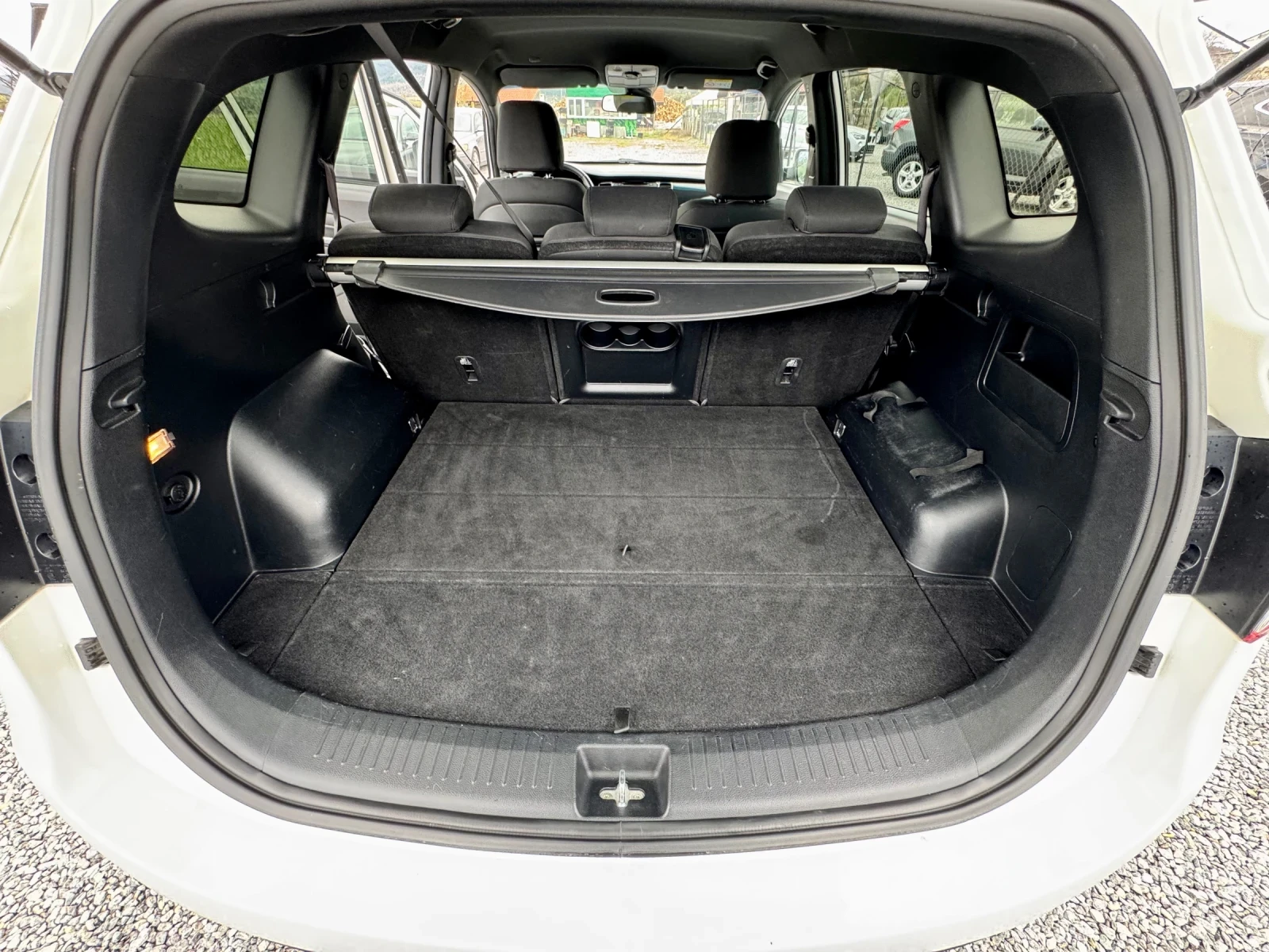 Kia Carens 1.7 CRDi / 116 k.c., снимка 15 - Автомобили и джипове - 54090041