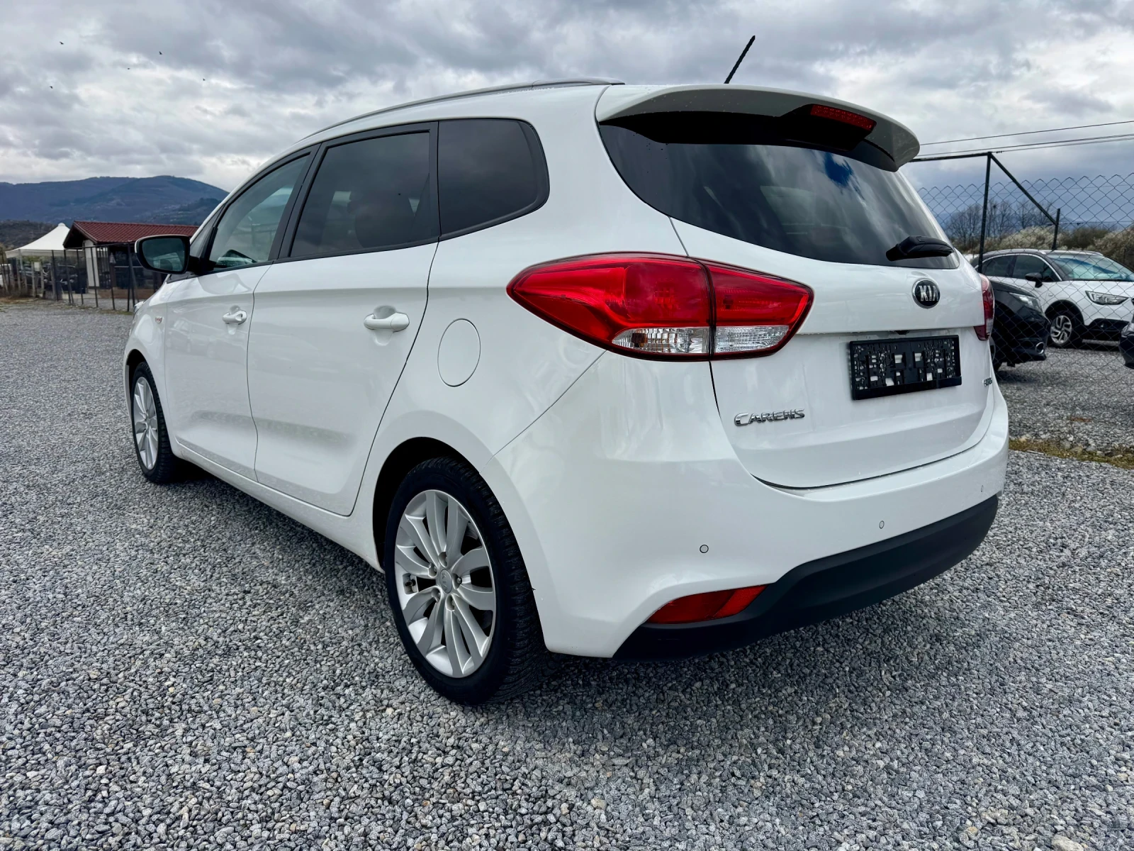 Kia Carens 1.7 CRDi / 116 k.c., снимка 5 - Автомобили и джипове - 54090041