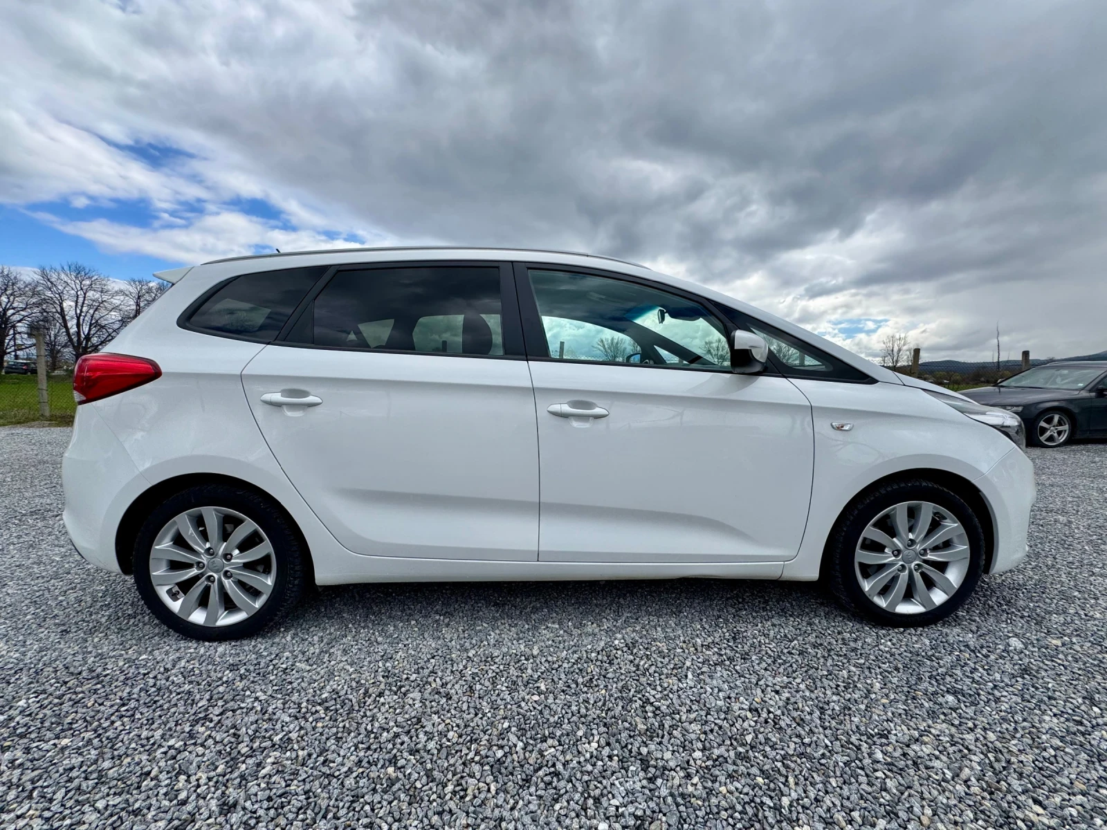 Kia Carens 1.7 CRDi / 116 k.c., снимка 8 - Автомобили и джипове - 54090041