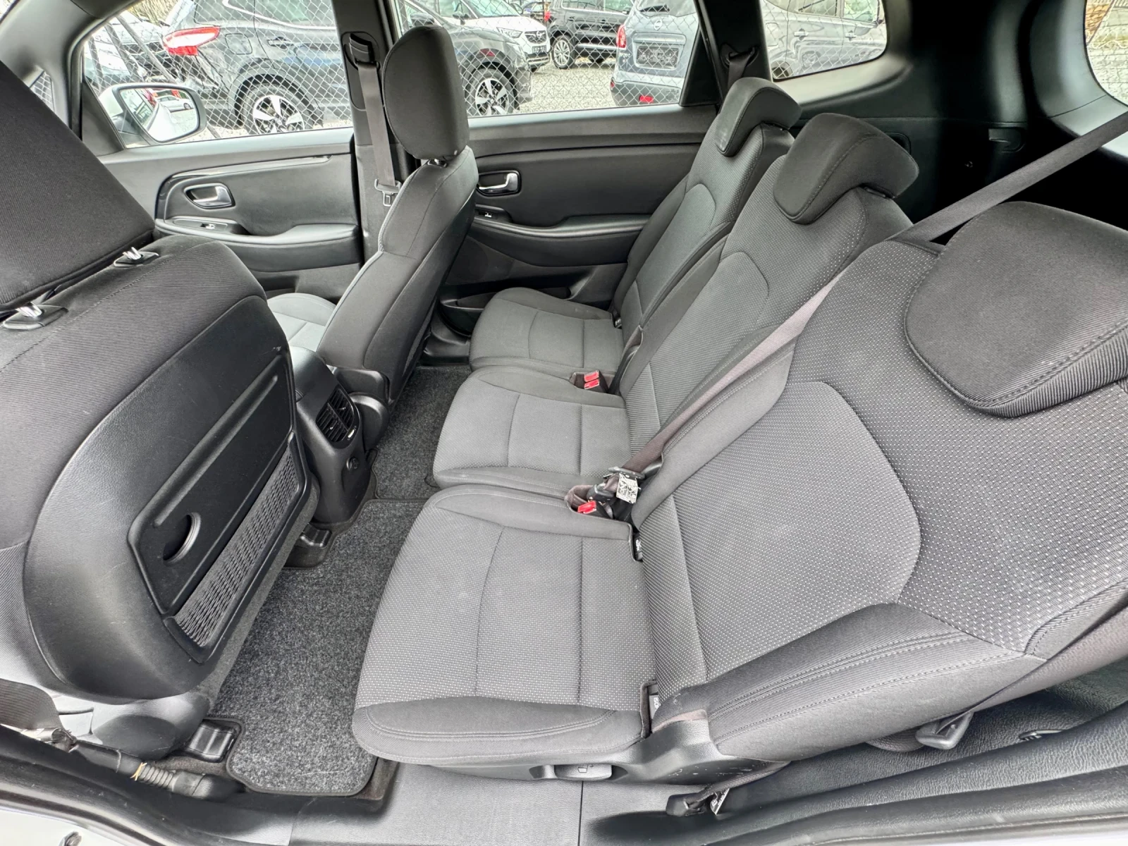 Kia Carens 1.7 CRDi / 116 k.c., снимка 14 - Автомобили и джипове - 54090041