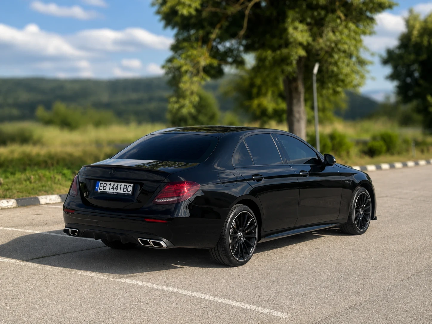 Mercedes-Benz E 220 AMG, снимка 4 - Автомобили и джипове - 54933536