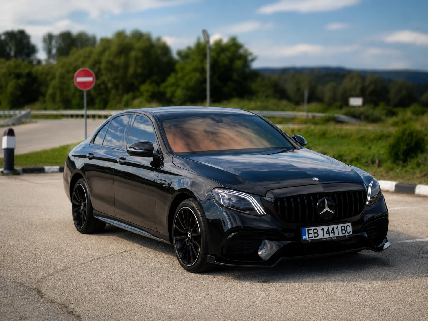 Mercedes-Benz E 220 AMG, снимка 2 - Автомобили и джипове - 54933536