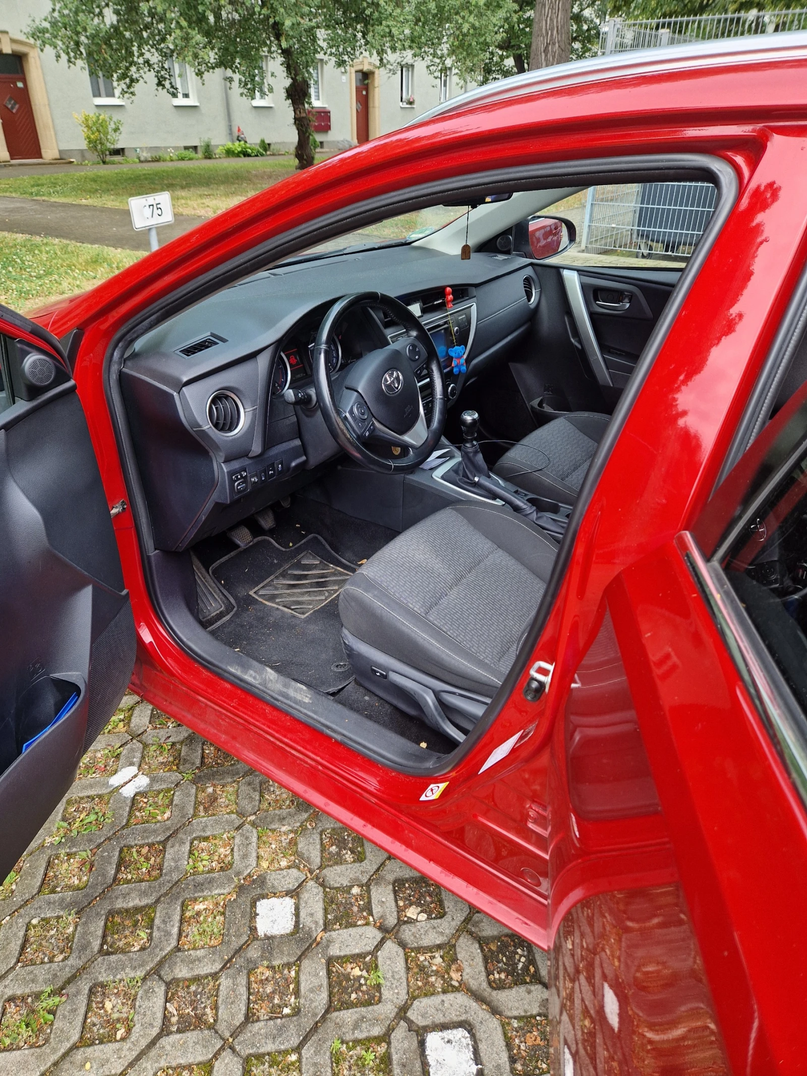Toyota Auris, снимка 3 - Автомобили и джипове - 55058118
