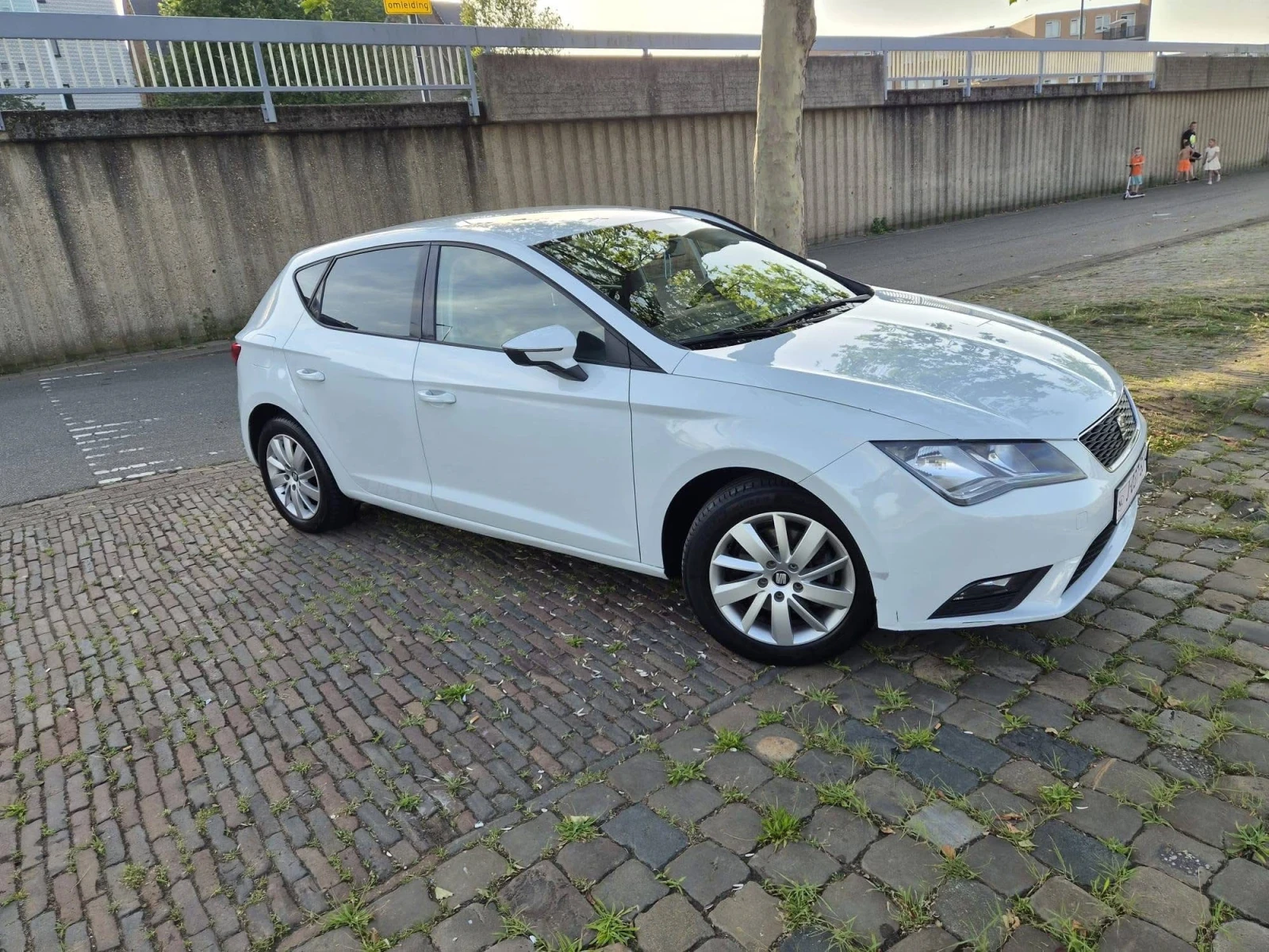 Seat Leon, снимка 15 - Автомобили и джипове - 55061053