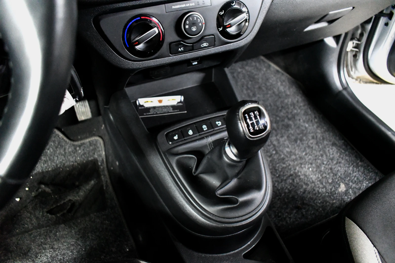 Hyundai I10 опция 2 г. гаранция лизинг 140е/месец 2 к.гуми, снимка 15 - Автомобили и джипове - 55108274