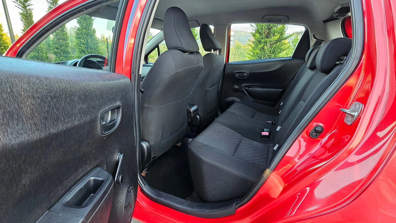 Toyota Yaris * КАМЕРА* ПРЕДЕН/ЗАДЕН ПАРКТРОНИК* ПОДГРЕВ* ANDROI, снимка 7 - Автомобили и джипове - 55479417
