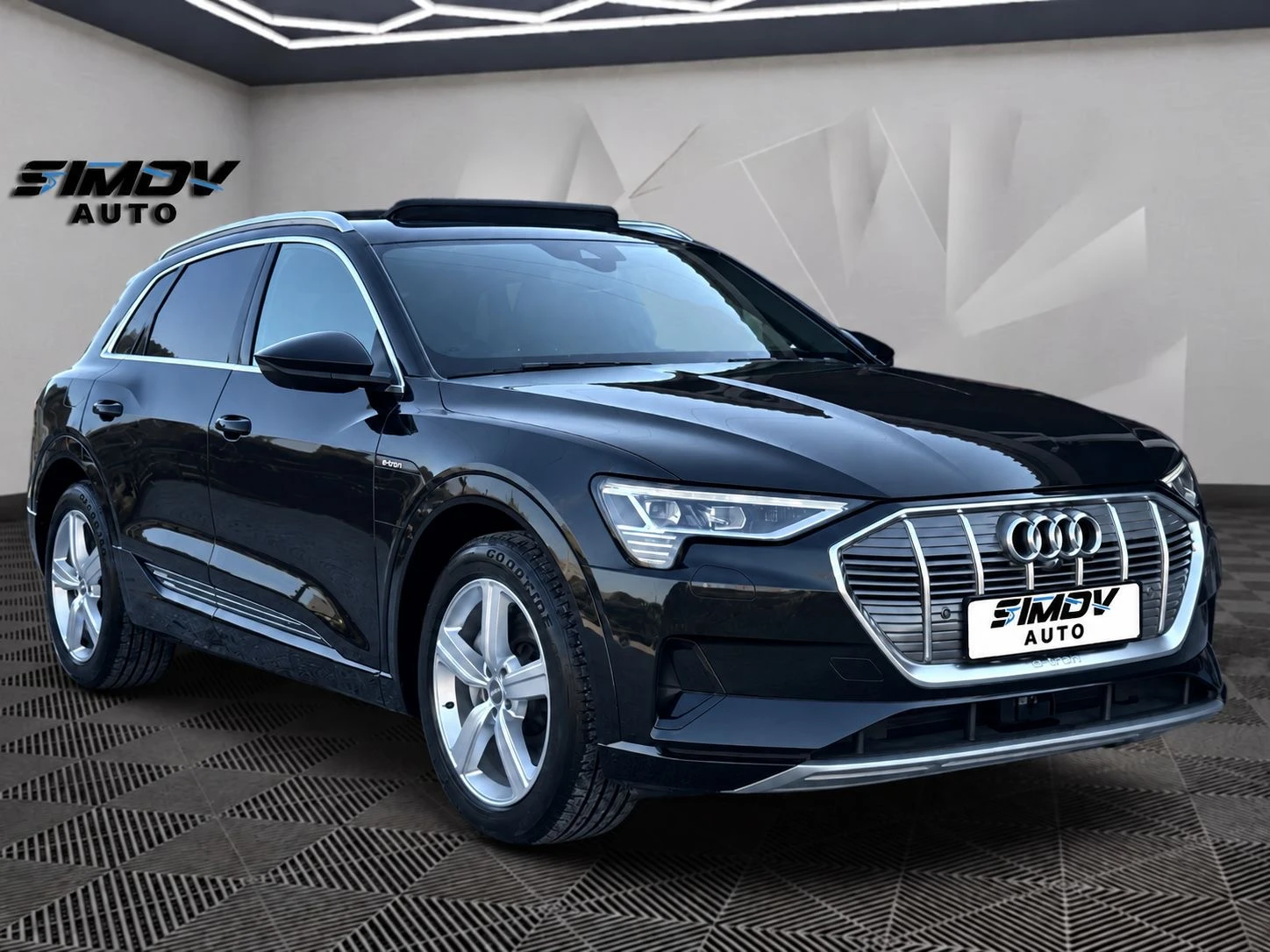 Audi E-Tron 55 S-LINE HEAD-UP ПАНОРАМА ВАКУМ KEYLESSGO APPLE, снимка 3 - Автомобили и джипове - 56010984