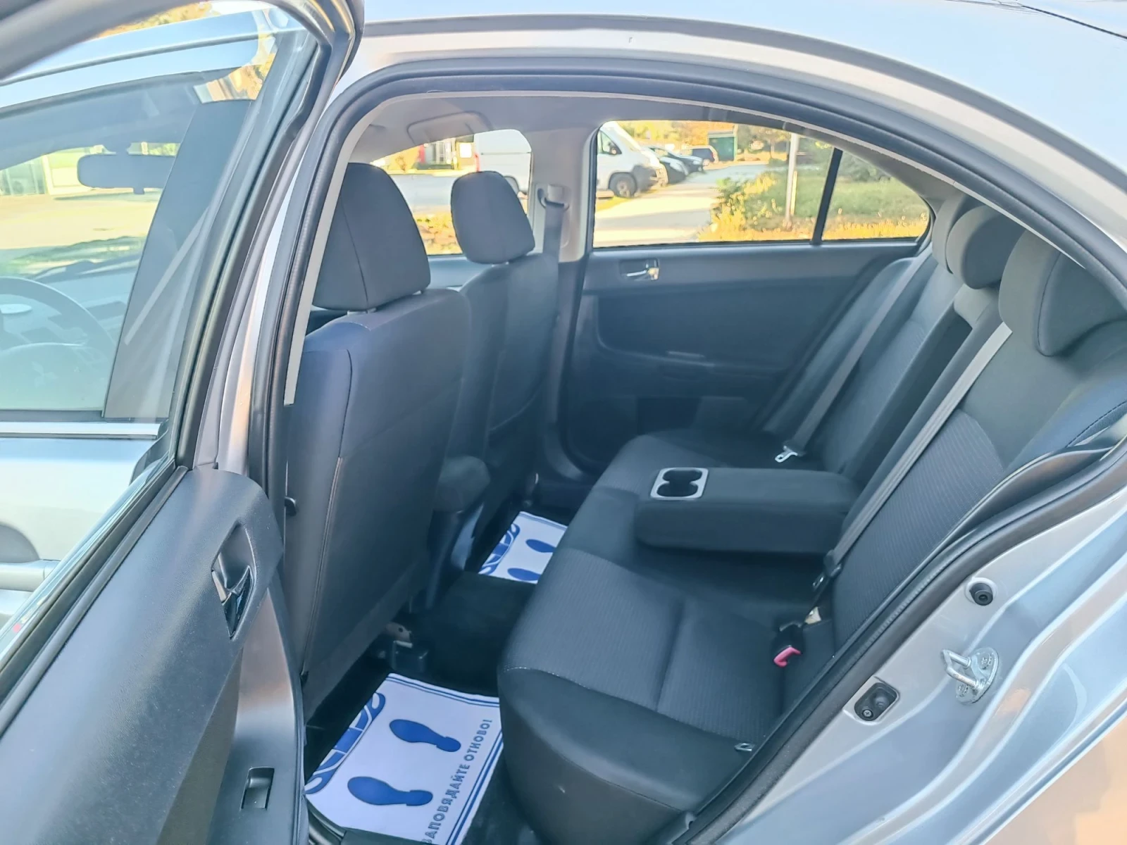 Mitsubishi Lancer 1.8i-143кс-ШВЕЙЦАРИЯ-РЪЧКА, снимка 9 - Автомобили и джипове - 56016113
