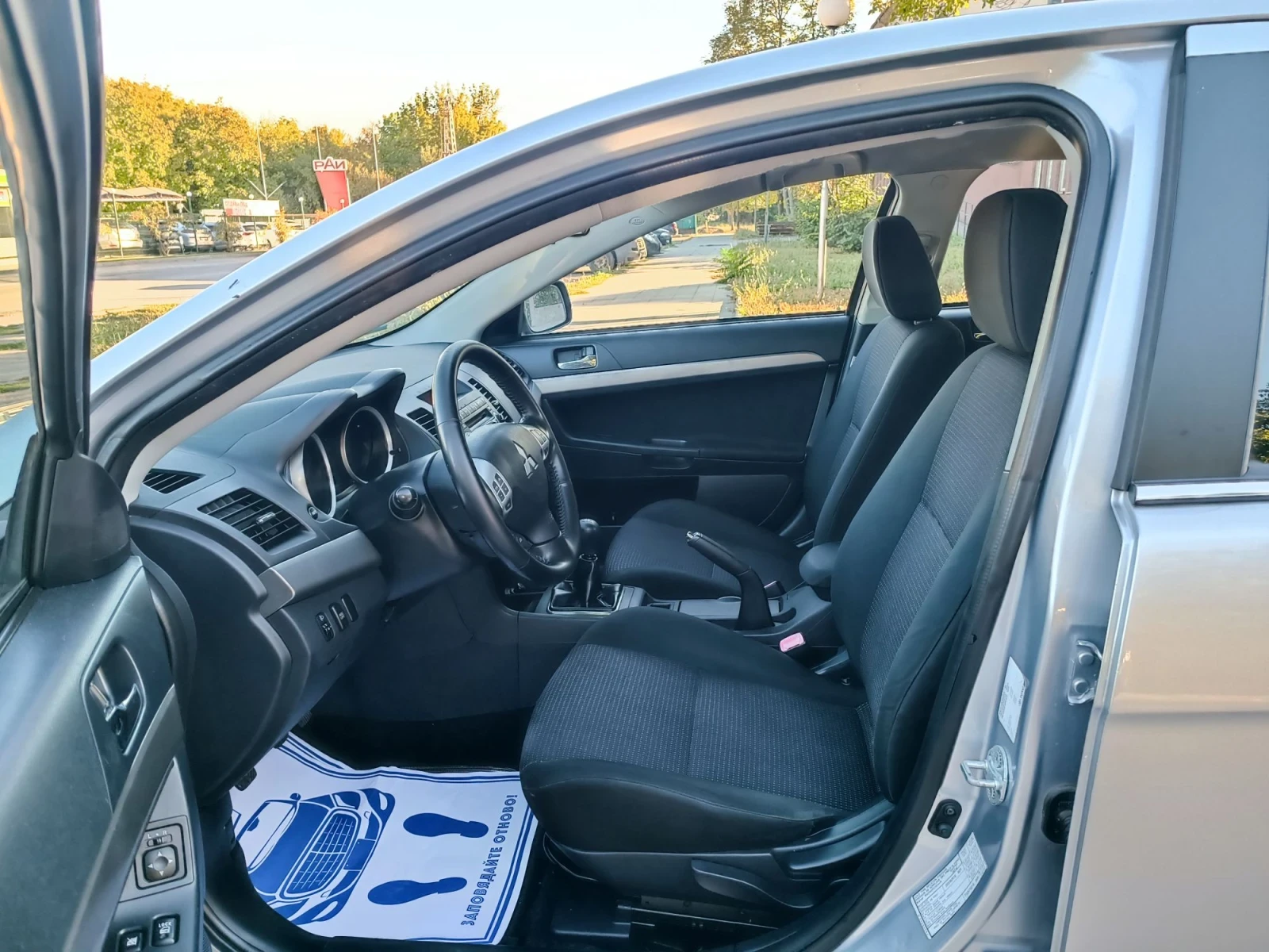 Mitsubishi Lancer 1.8i-143кс-ШВЕЙЦАРИЯ-РЪЧКА, снимка 8 - Автомобили и джипове - 56016113