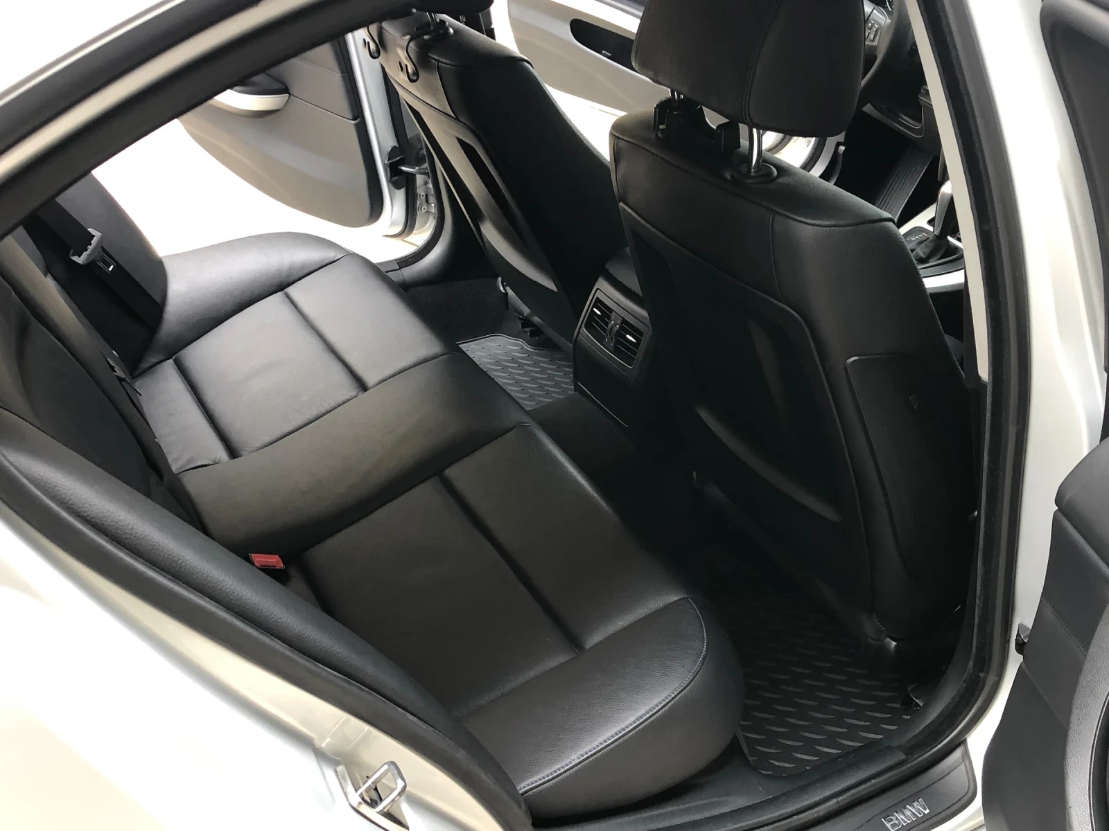 BMW 320, снимка 7 - Автомобили и джипове - 56130628