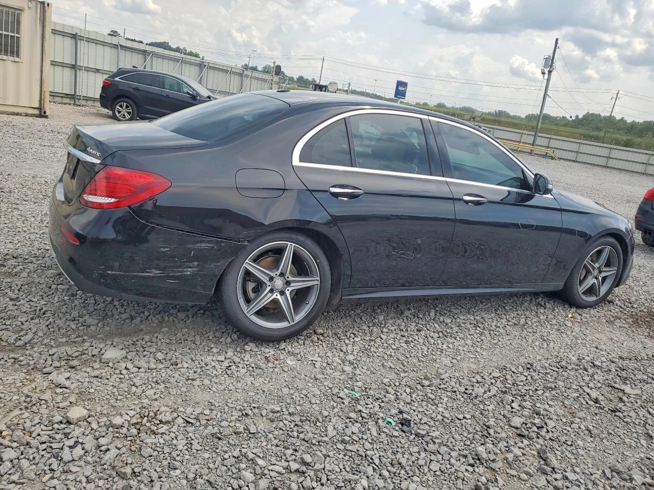 Mercedes-Benz E 300 2.0l 4Matic, снимка 3 - Автомобили и джипове - 56226706