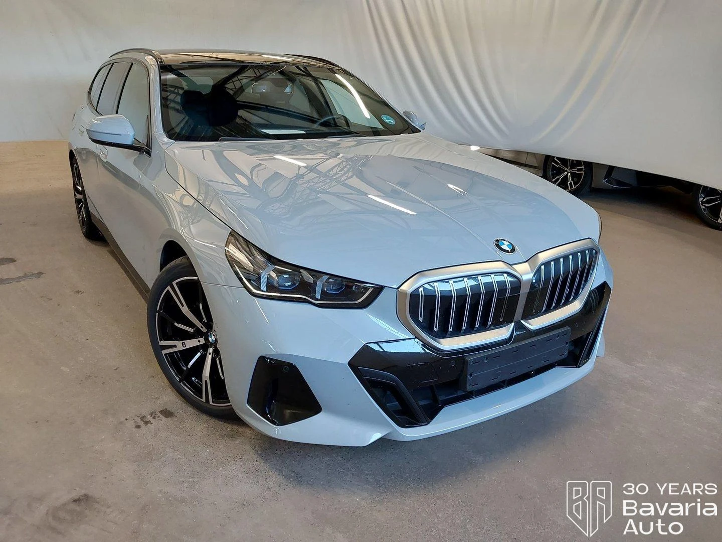 BMW 520 i Touring Steptronic, снимка 4 - Автомобили и джипове - 56395681