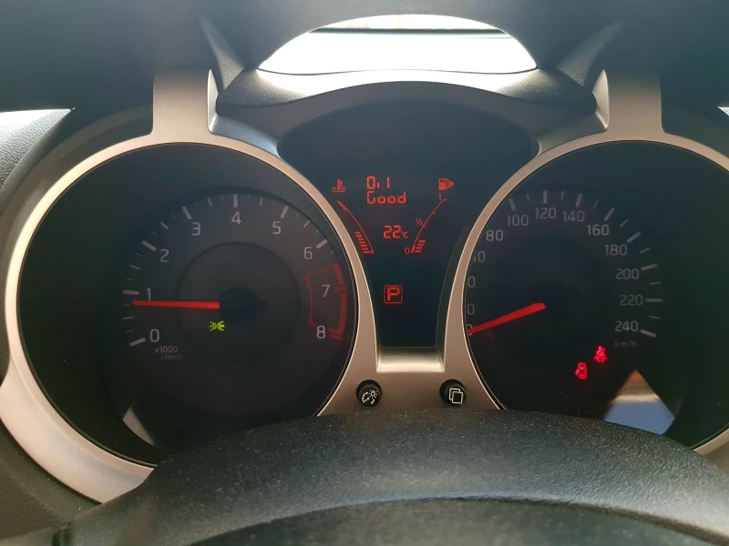 Nissan Juke 1.6 Automat, снимка 14 - Автомобили и джипове - 47279413