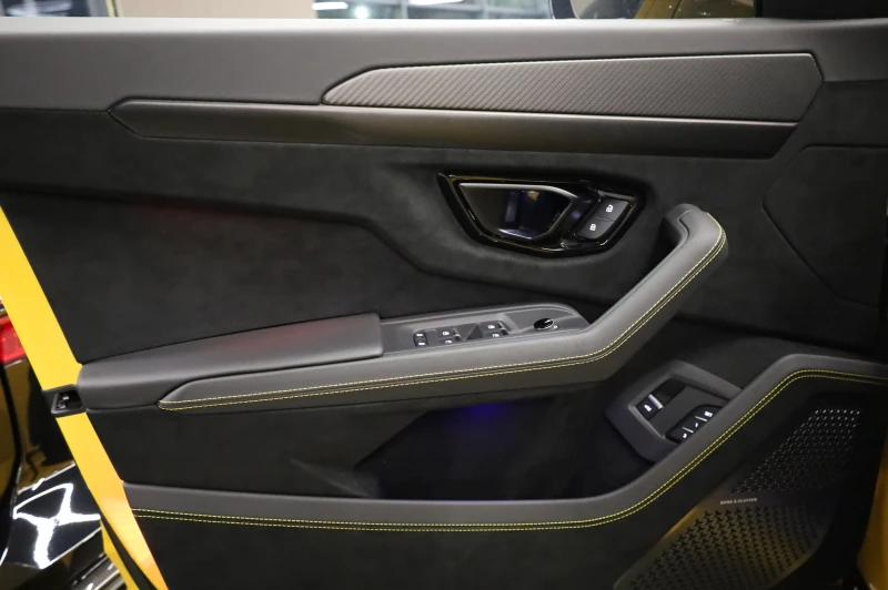 Lamborghini Urus PERFORMANTE* CARBON* CERAMIC* AKRAPOVIC* 23"* , снимка 15 - Автомобили и джипове - 53396858