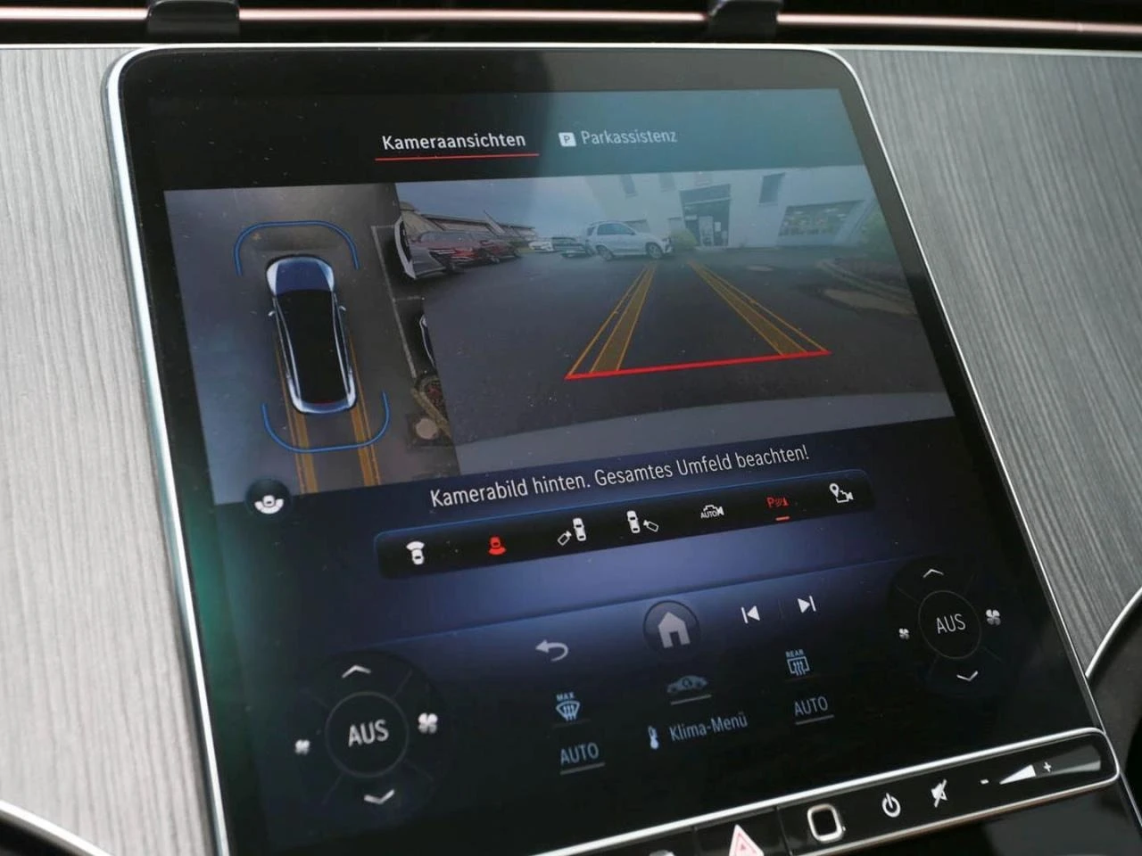 Mercedes-Benz EQE 43 AMG/4-MATIC/BURM/PANO/DISTRONIC/360/ - изображение 10