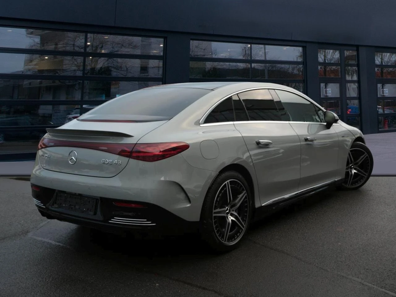 Mercedes-Benz EQE 43 AMG/4-MATIC/BURM/PANO/DISTRONIC/360/ - изображение 5