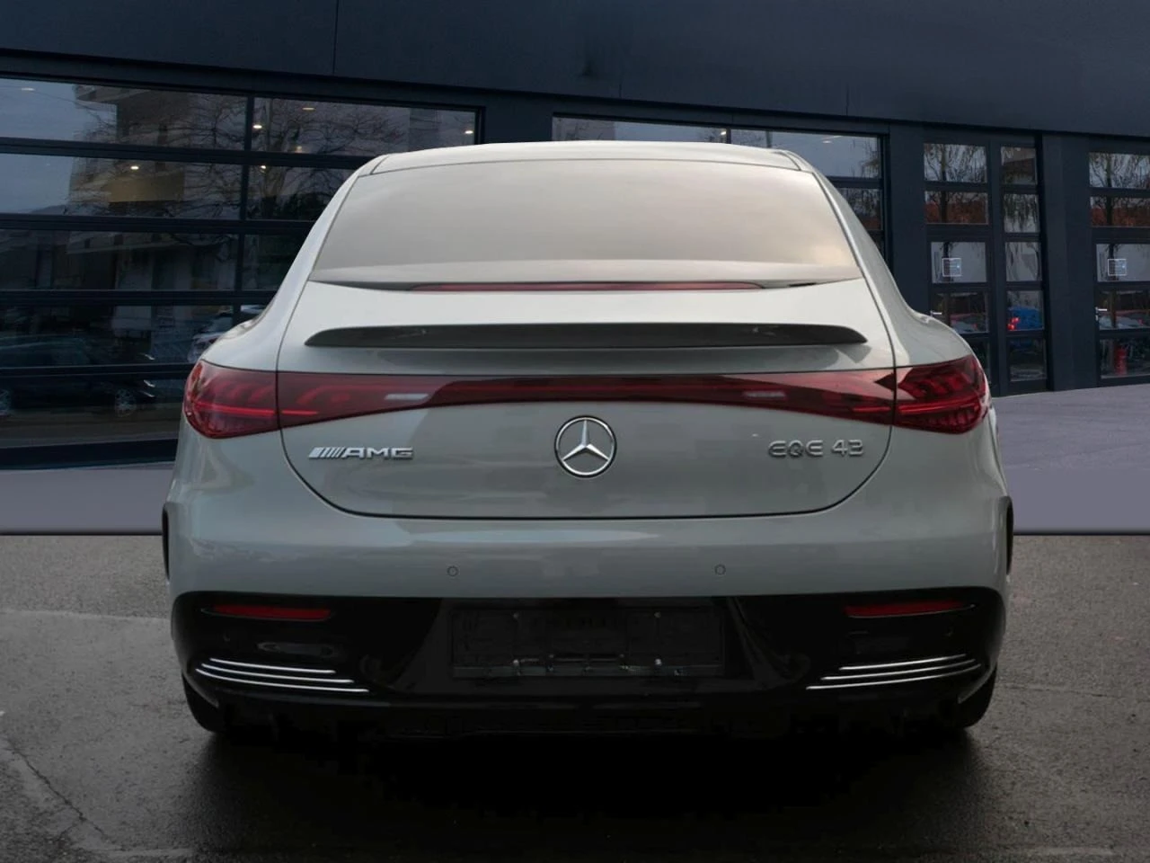 Mercedes-Benz EQE 43 AMG/4-MATIC/BURM/PANO/DISTRONIC/360/ - изображение 4