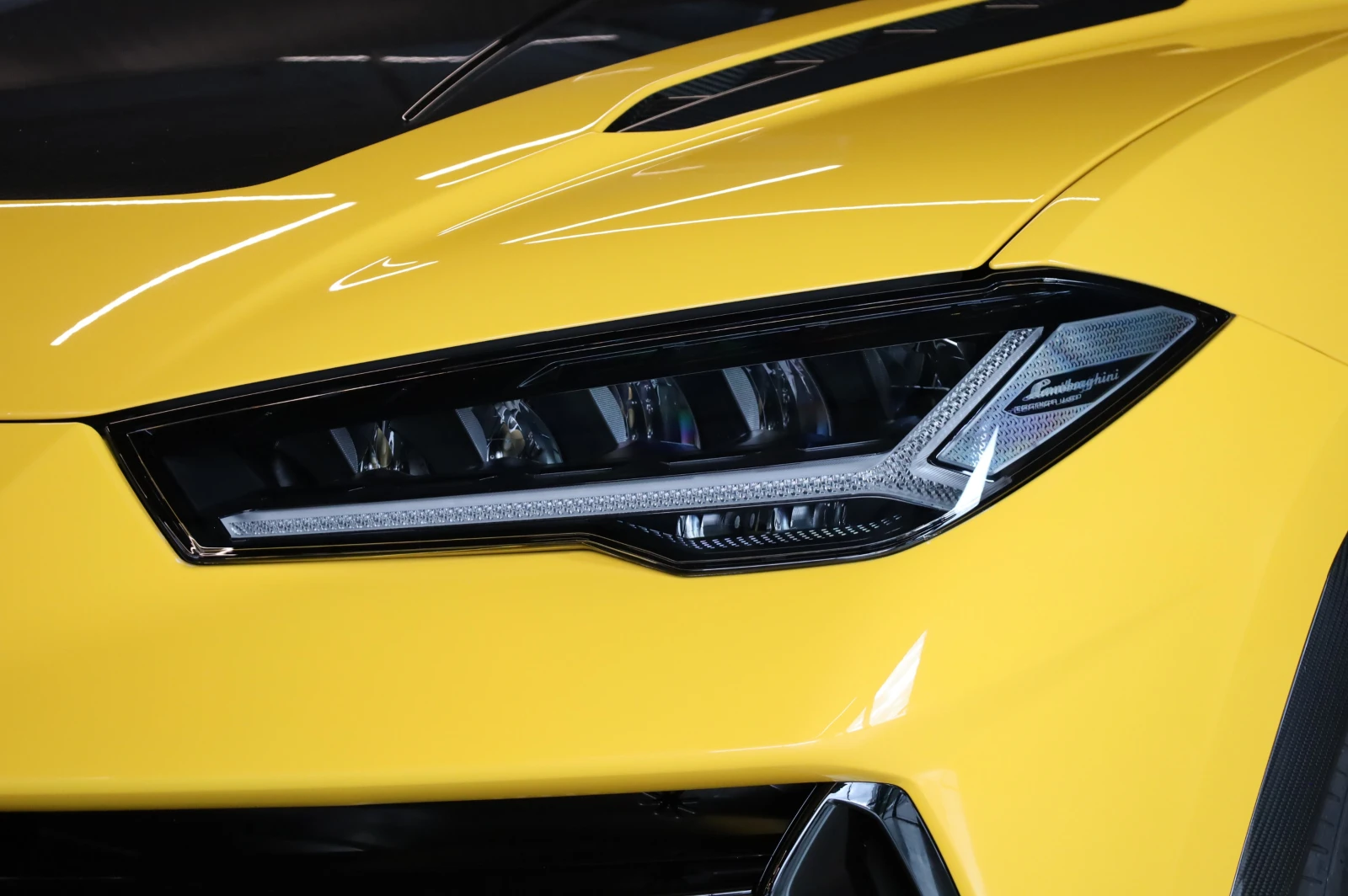 Lamborghini Urus PERFORMANTE* CARBON* CERAMIC* AKRAPOVIC* 23"* , снимка 4 - Автомобили и джипове - 53396858