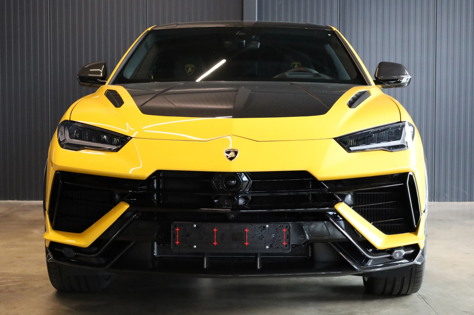 Lamborghini Urus PERFORMANTE* CARBON* CERAMIC* AKRAPOVIC* 23"* , снимка 2 - Автомобили и джипове - 53396858