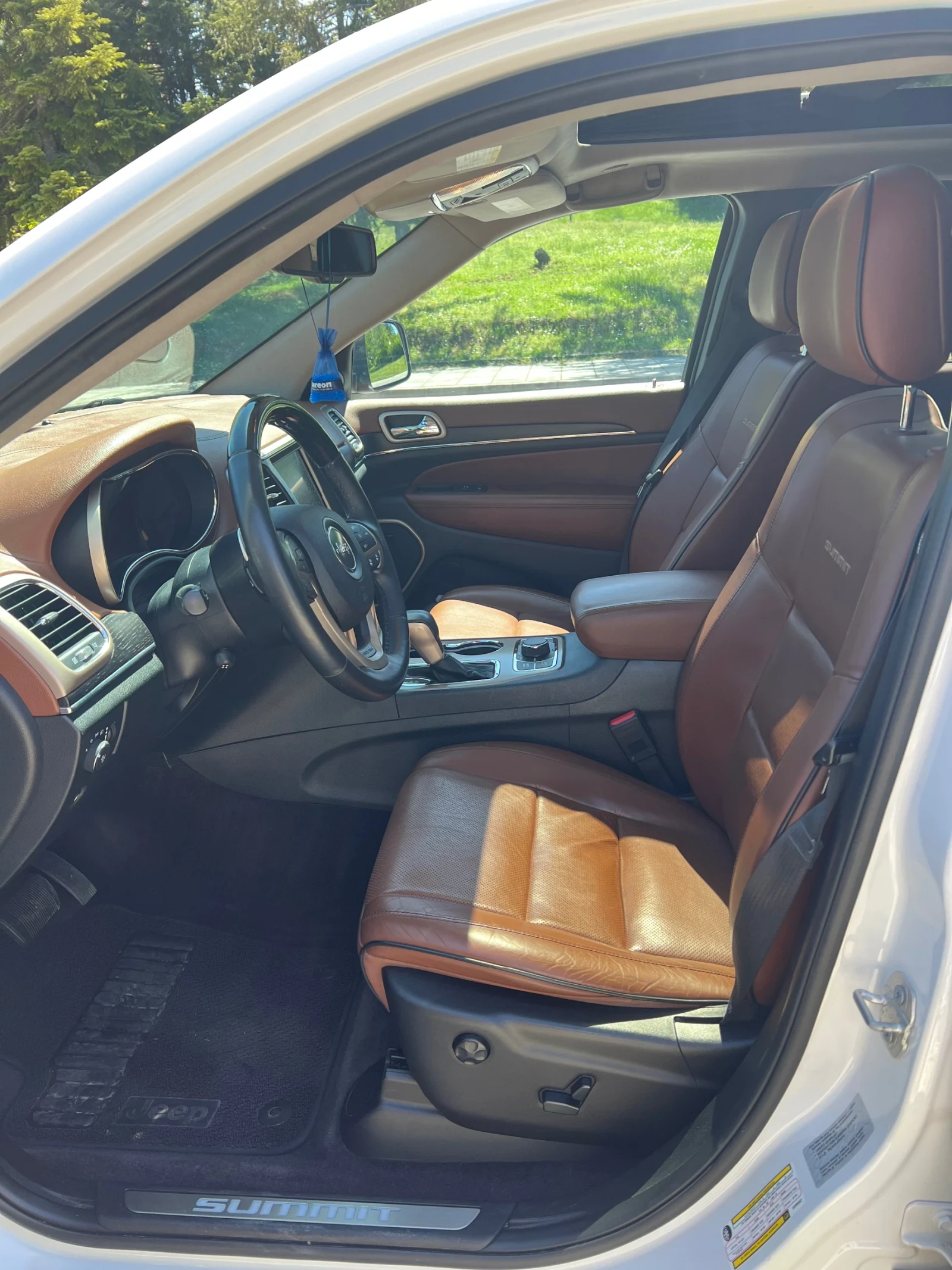 Jeep Grand cherokee 5.7 Summit, снимка 11 - Автомобили и джипове - 54700565