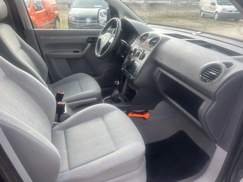 VW Caddy, снимка 9 - Бусове и автобуси - 48346439