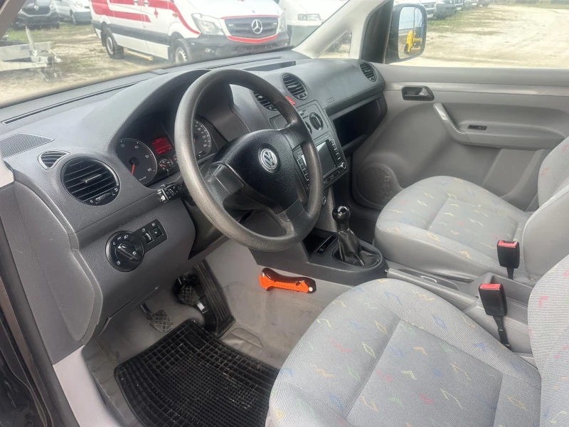 VW Caddy, снимка 10 - Бусове и автобуси - 48346439