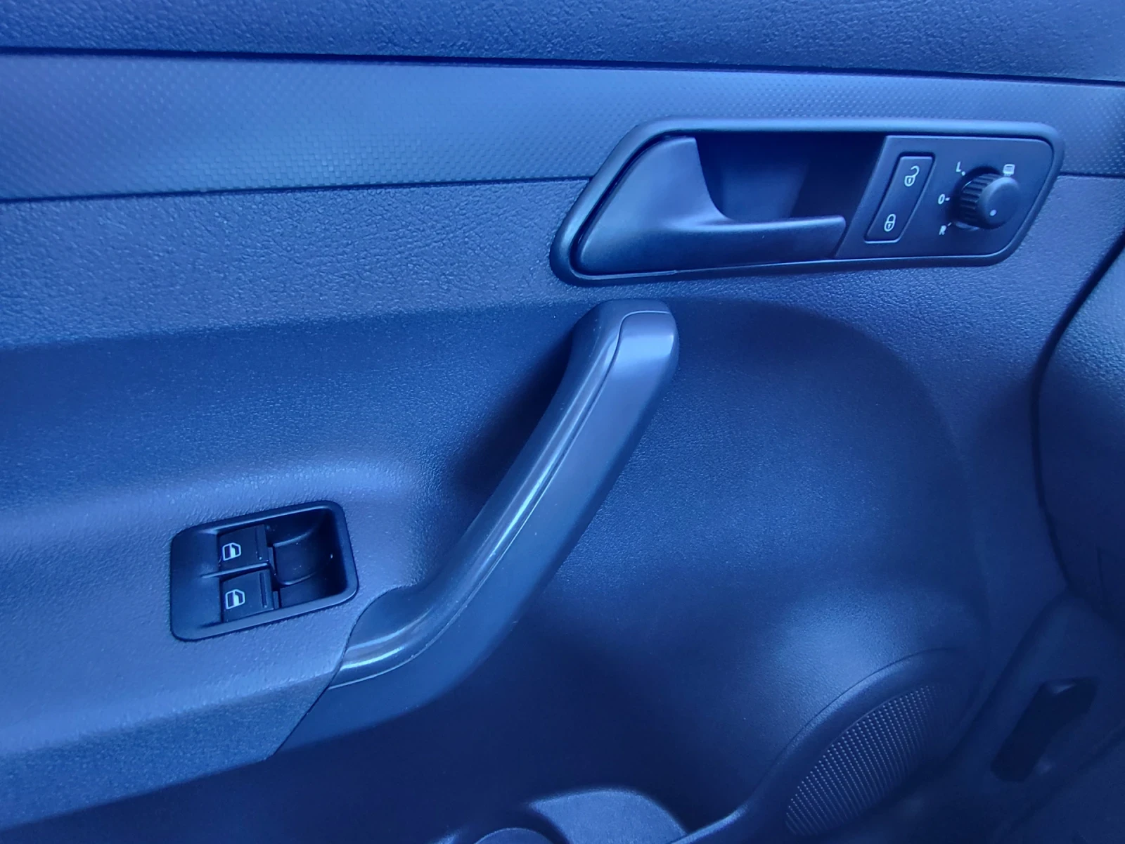 VW Caddy 2.0TDI SWISS , снимка 15 - Бусове и автобуси - 54159246