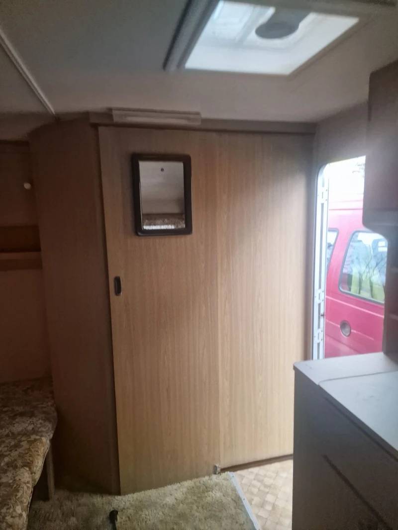 Каравана Cristall Crown 123s, снимка 8 - Каравани и кемпери - 52889256