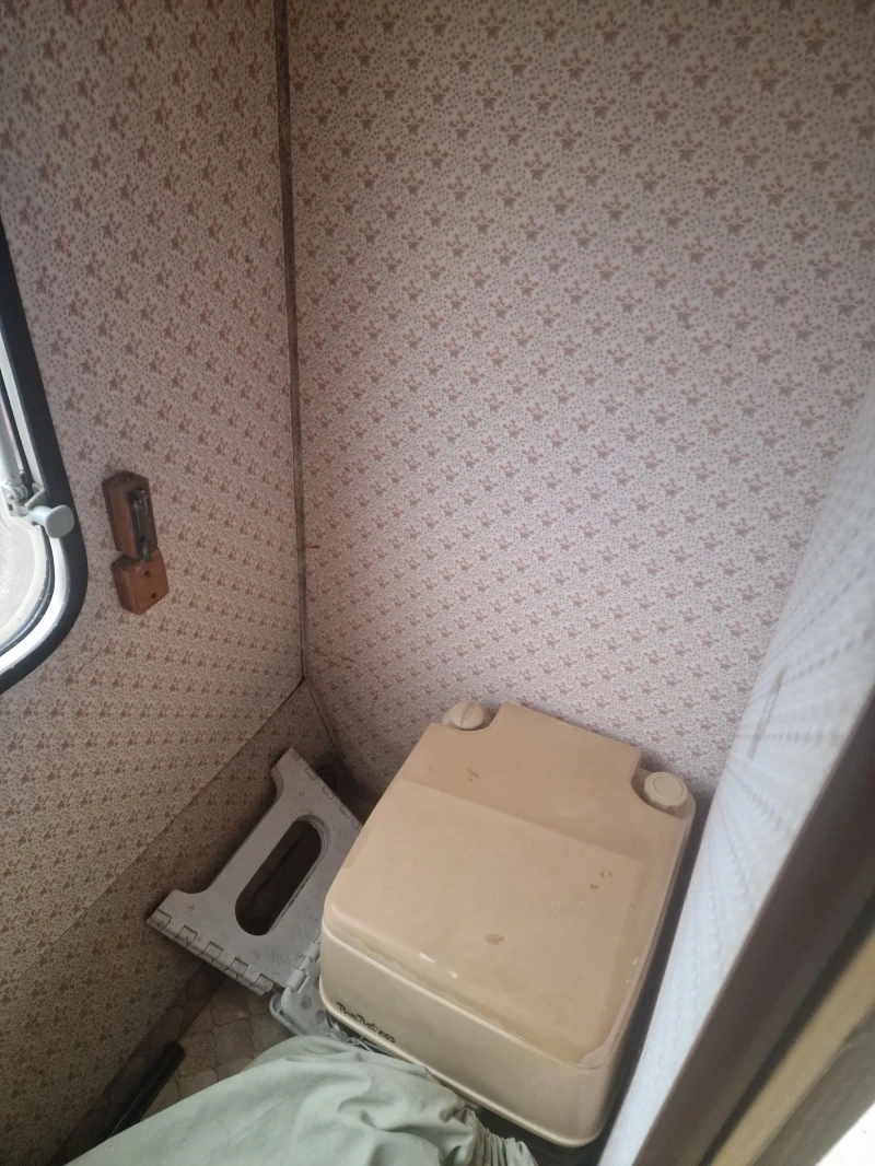 Каравана Cristall Crown 123s, снимка 10 - Каравани и кемпери - 52889256