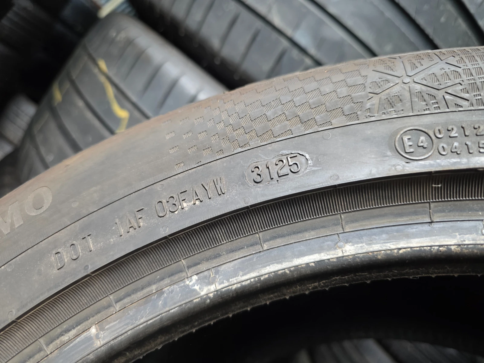 Гуми Зимни 275/40R19, снимка 6 - Гуми и джанти - 55496755
