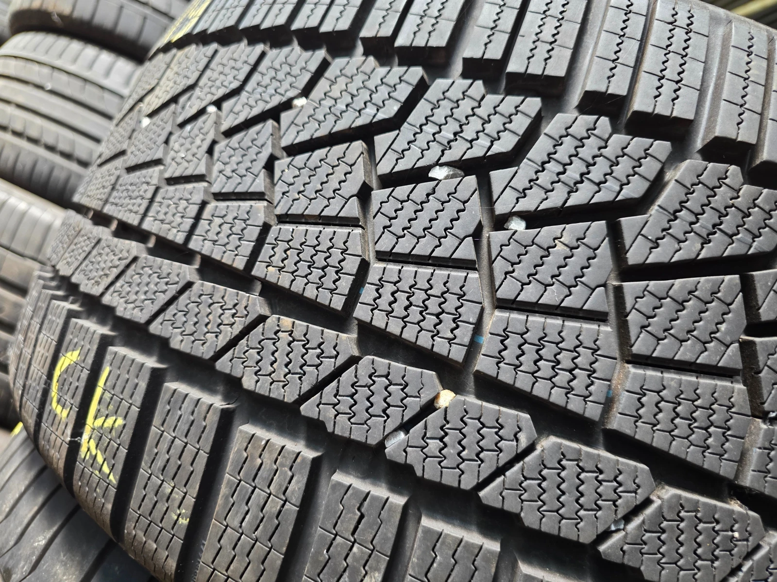 Гуми Зимни 275/40R19