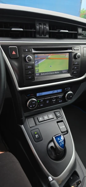 Toyota Auris 1.8 Hybrid, снимка 6