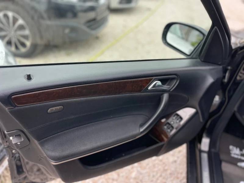 Mercedes-Benz C 200 Kompressor, снимка 8 - Автомобили и джипове - 49739047