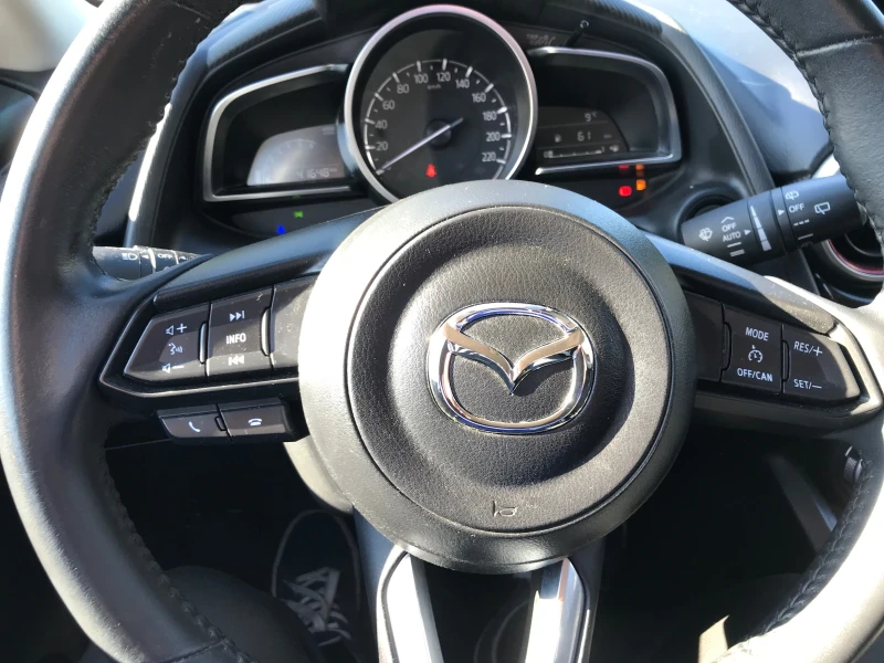 Mazda 2 1.5I HYBRID , снимка 13 - Автомобили и джипове - 51941704