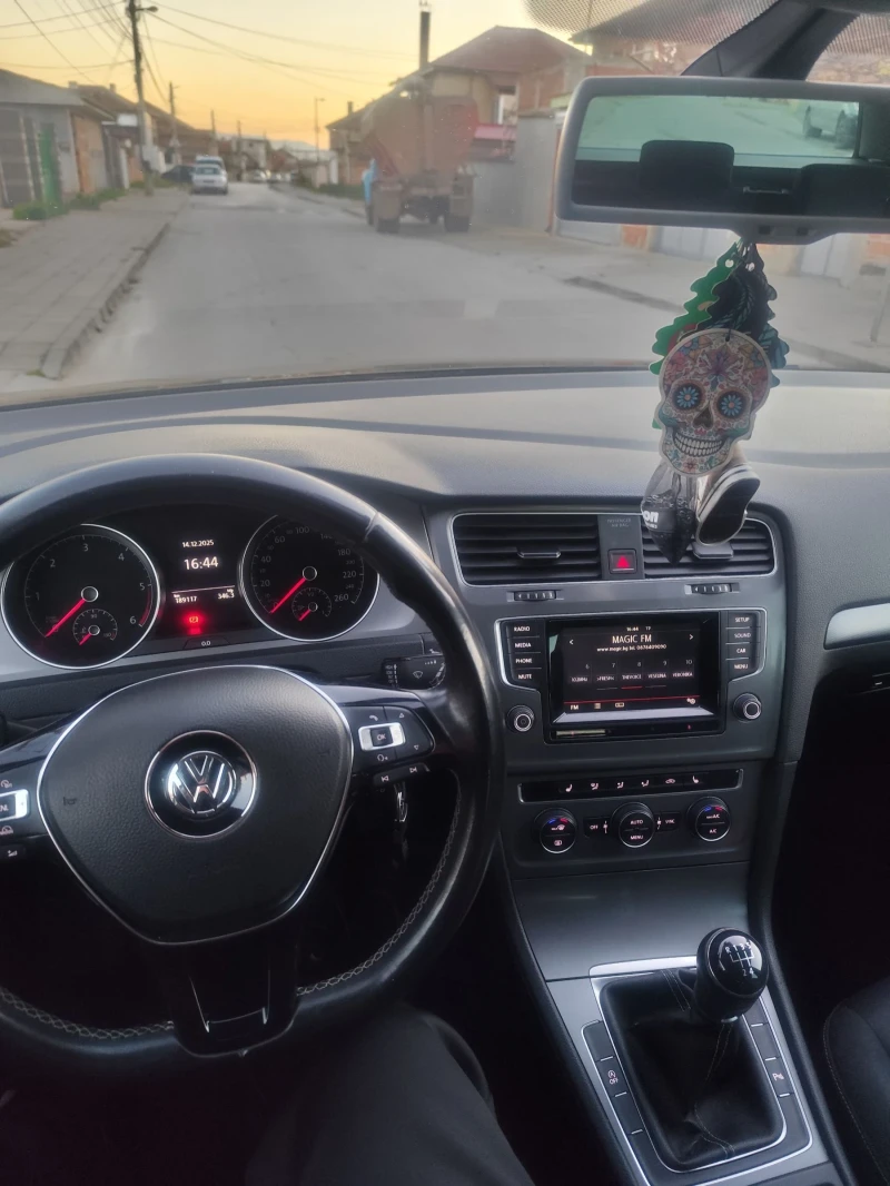 VW Golf 1.6 TDI, снимка 3 - Автомобили и джипове - 52794959
