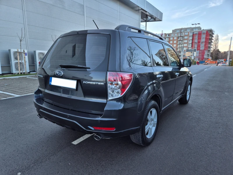 Subaru Forester 2.0 АВТОМАТ* КОЖА* СЕРВИЗНА ИСТОРИЯ , снимка 3 - Автомобили и джипове - 53115244