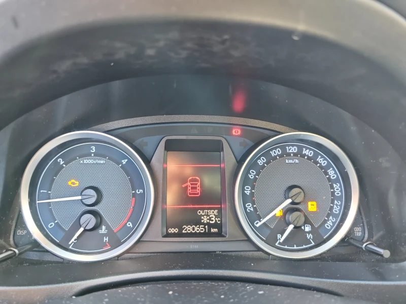 Toyota Auris 2.0 D4D, снимка 11 - Автомобили и джипове - 53166697