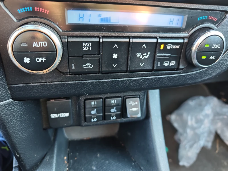 Toyota Auris 2.0 D4D, снимка 14 - Автомобили и джипове - 53166697