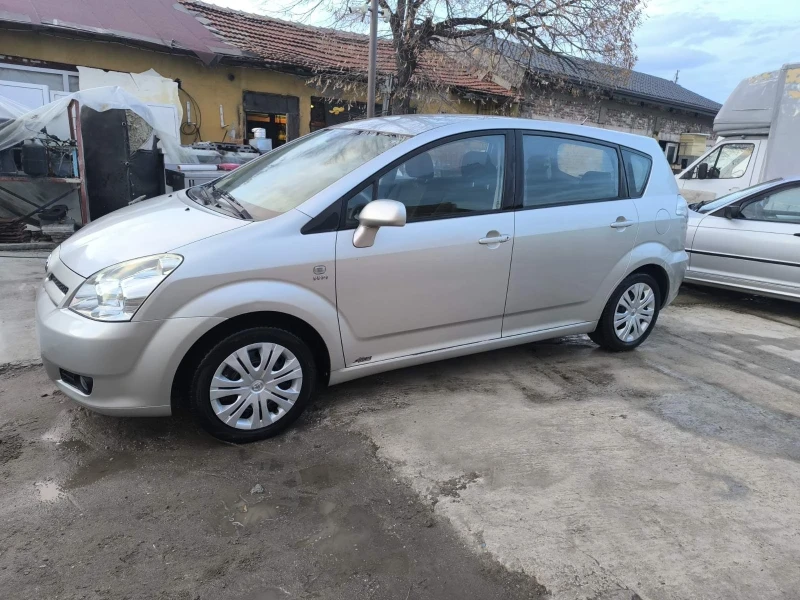 Toyota Corolla Verso 1.8i, снимка 2 - Автомобили и джипове - 53180361